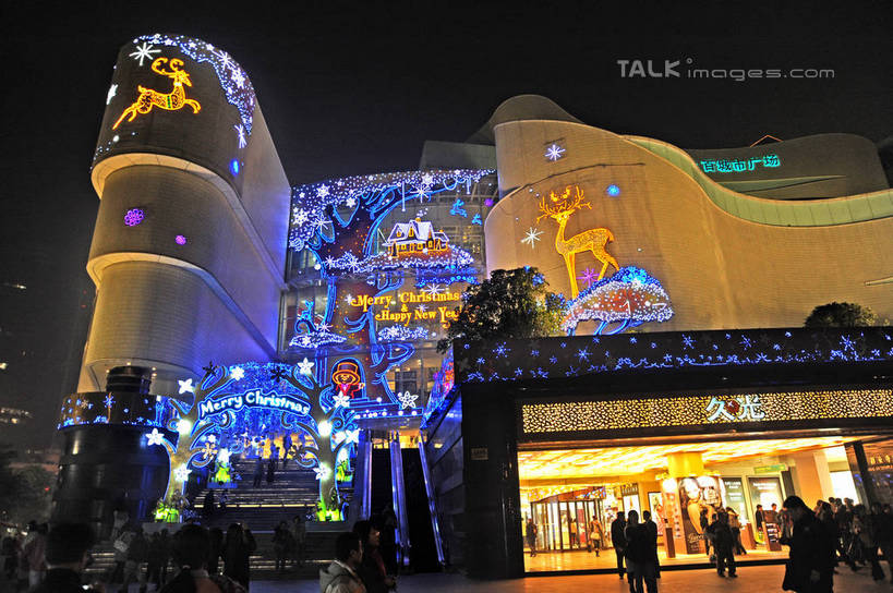 东方人,商店,走,横图,彩色,室外,夜晚,仰视,购物,度假,消费,美景,城市风光,超市,城市,霓虹灯,商场,夜景,上海,中国,亚洲,行人,游客,游人,阴影,服装,光线,信息,影子,景观,灯光,七彩,许多人,注视,休闲装,黄种人,娱乐,光源,霓虹,海报,路人,旅客,广告,灯,南京西路,衣服,观察,看,一群人,享受,休闲,休闲服,景色,放松,金融,百货,服饰,观看,申,察看,照明设备,关注,宣传,选购,贸易,百货公司,东亚,静安区,上海市,久光百货,中华人民共和国,沪,华东地区,氖灯,血拼,过客,男人,男性,年轻男性,年轻女性,女人,女性,亚洲人,步行,散步,走路,半身,彩图,低角度拍摄,购物商场,购物中心,商业中心,招贴,shzxz1