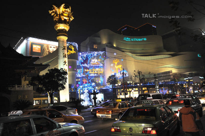 夜晚,仰视,购物,度假,消费,美景,城市风光,超市,城市,霓虹灯,商场