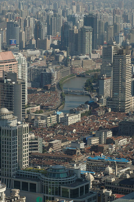 无人,家,高楼大厦,竖图,全景,俯视,航拍,室外,白天,度假,河流,美景,水,天际线,植物,城市风光,标志建筑,城市,大厦,地标,建筑,摩天大楼,上海,中国,亚洲,阴影,光线,影子,房屋,屋子,河水,景观,水流,公寓,娱乐,建设,洋房,楼房,住宅,树,树木,绿色,阳光,自然,享受,休闲,景色,放松,生长,成长,申,鸟瞰,苏州河,吴淞江,东亚,上海市,中华人民共和国,沪,华东地区,彩图,高角度拍摄,房子,大楼,高层建筑,高楼,摩天楼,shzxz1