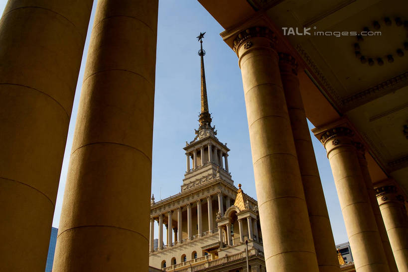 无人,博物馆,横图,室外,白天,仰视,旅游,度假,石头,标志建筑,地标,建筑,上海,中国,亚洲,阴影,研究,光线,石子,影子,柱子,教育,娱乐,建设,浦东,蓝色,蓝天,天空,阳光,天,享受,休闲,旅游胜地,放松,晴朗,展览,申,欣赏,陈列,浦东新区,东亚,上海市,万里无云,中华人民共和国,沪,华东地区,上海浦东展览馆,典藏,石块,晴空,晴空万里,彩图,低角度拍摄,shzxz1