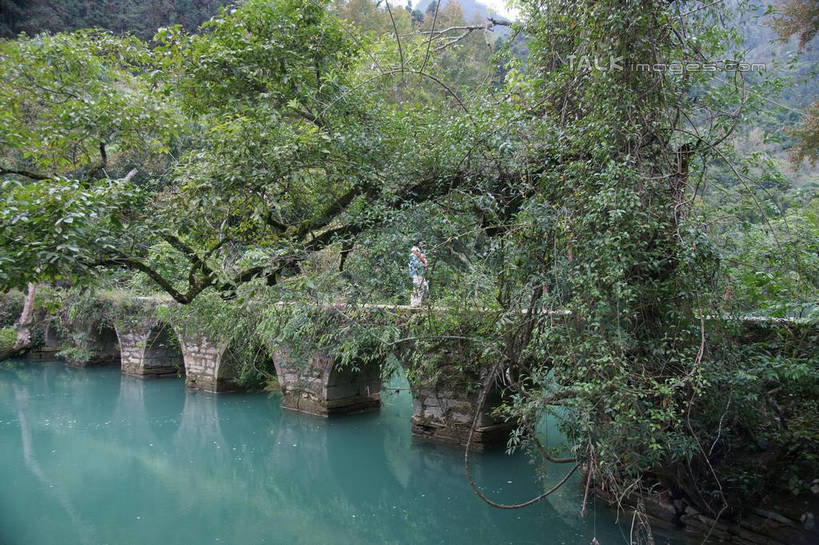 无人,横图,室外,白天,正面,旅游,度假,河流,石头,美景,森林,树林,水,植物,中国,亚洲,石子,河水,景观,水流,桥,娱乐,石桥,拱桥,栈桥,树,树木,绿色,倒影,自然,享受,休闲,景色,放松,拱形,生长,成长,人行桥,石拱桥,倒映,自然风光,东亚,贵州,贵州省,中华人民共和国,荔波大小七孔,黔,西南地区,黔南,黔南州,黔南布依族苗族自治州,反照,石块,彩图,大小七孔,荔波,荔波县,荔波小七孔,shzyn1