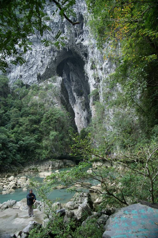 无人,竖图,室外,白天,正面,旅游,度假,河流,石头,美景,森林,山,山脉,树林,水,植物,中国,亚洲,石子,洞,河水,景观,山峰,水流,山峦,娱乐,树,树木,绿色,自然,群山,享受,休闲,景色,放松,洞穴,生长,成长,自然风光,东亚,贵州,贵州省,穴,中华人民共和国,荔波大小七孔,黔,西南地区,黔南,黔南州,黔南布依族苗族自治州,石块,岩石,彩图,大小七孔,荔波,荔波县,荔波小七孔,shzyn1