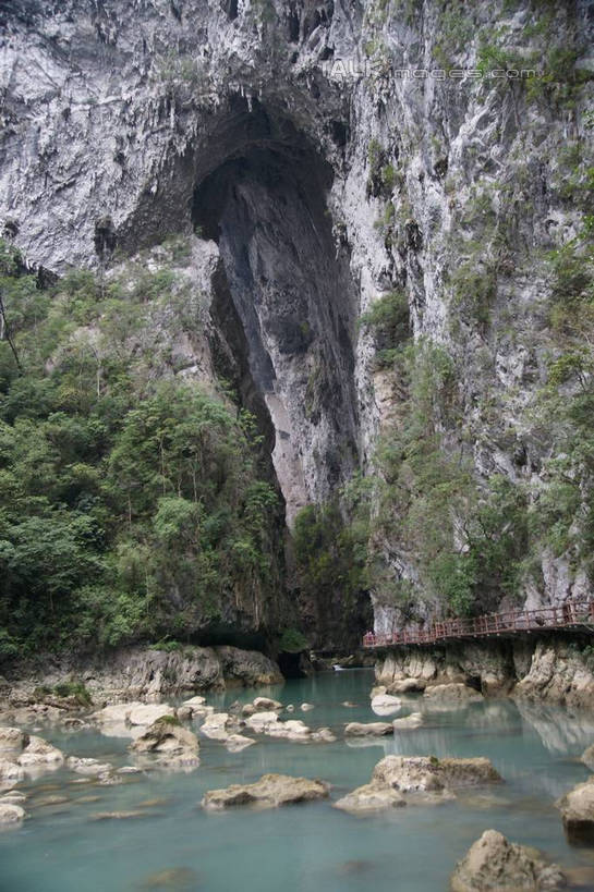 无人,竖图,室外,白天,正面,旅游,度假,河流,石头,美景,森林,山,山脉,树林,水,植物,中国,亚洲,石子,洞,河水,景观,山峰,水流,山峦,娱乐,树,树木,绿色,自然,群山,享受,休闲,景色,放松,洞穴,生长,成长,自然风光,东亚,贵州,贵州省,穴,中华人民共和国,荔波大小七孔,黔,西南地区,黔南,黔南州,黔南布依族苗族自治州,石块,岩石,彩图,大小七孔,荔波,荔波县,荔波小七孔,shzyn1