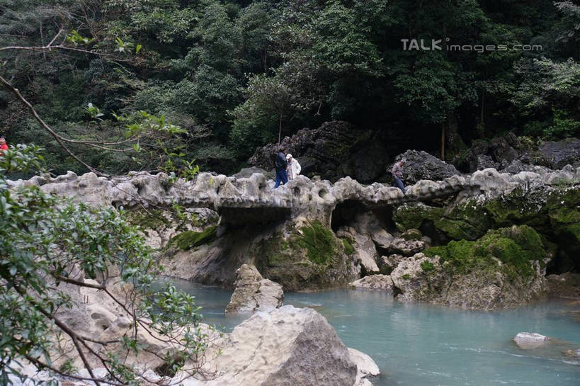 无人,横图,室外,白天,正面,旅游,度假,河流,石头,美景,森林,山,山脉,树林,水,植物,中国,亚洲,石子,河水,景观,山峰,水流,山峦,娱乐,树,树木,绿色,自然,群山,享受,休闲,景色,放松,生长,成长,自然风光,东亚,贵州,贵州省,中华人民共和国,荔波大小七孔,黔,西南地区,黔南,黔南州,黔南布依族苗族自治州,石块,岩石,彩图,大小七孔,荔波,荔波县,荔波小七孔,shzyn1