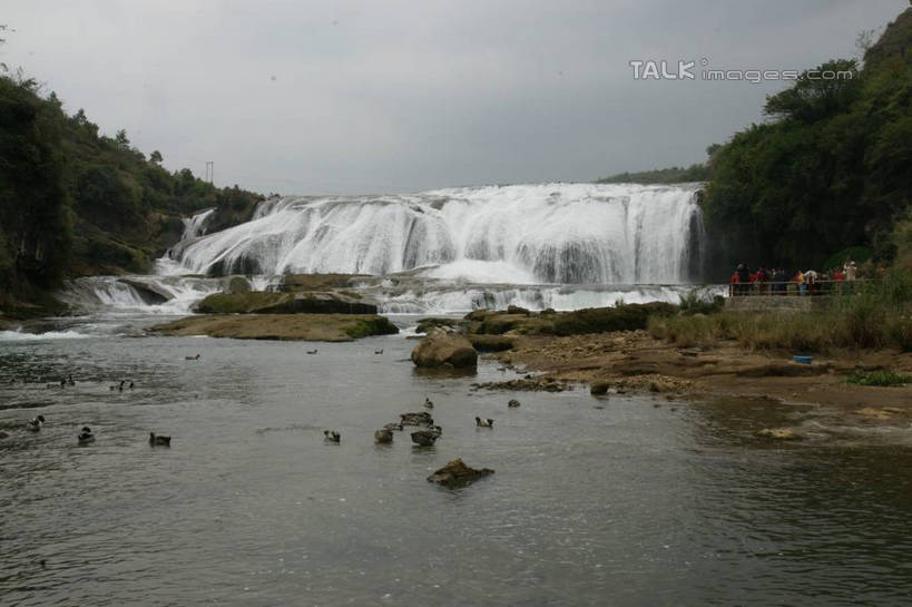 无人,横图,室外,白天,正面,旅游,度假,河流,美景,瀑布,森林,树林,水,植物,黄果树瀑布,中国,亚洲,飞溅,溅,液体,河水,景观,水滴,水流,云,云朵,云彩,娱乐,水珠,树,树木,绿色,白云,天空,自然,天,享受,休闲,景色,放松,生长,晴朗,成长,喷洒,自然风光,东亚,贵州,贵州省,安顺,中华人民共和国,安顺市,黔,西南地区,黄果树大瀑布,跌水,晴空,彩图,镇宁布依族苗族自治县,镇宁县,shzyn1