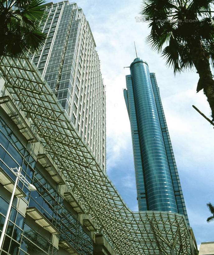 无人,高楼大厦,竖图,室外,白天,仰视,度假,美景,植物,城市风光,标志建筑,城市,大厦,地标,建筑,摩天大楼,深圳,中国,亚洲,阴影,光线,影子,景观,云,云朵,建筑群,云彩,娱乐,建设,树,树木,蓝色,绿色,白云,蓝天,天空,阳光,自然,天,享受,休闲,景色,放松,生长,晴朗,成长,地王大厦,东亚,广东,鹏城,广东省,中华人民共和国,华南地区,粤,深圳市,晴空,彩图,低角度拍摄,大楼,高层建筑,高楼,摩天楼,信兴广场,szzm1