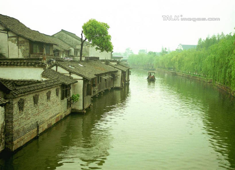 无人,家,横图,室外,白天,正面,旅游,度假,河流,美景,树林,水,植物,船,中国,亚洲,一艘,许多,阴影,光线,影子,房屋,屋子,河水,景观,水流,木船,娱乐,浙江,民居,住宅,树,树木,浙江省,蓝色,绿色,倒影,蓝天,天空,阳光,自然,交通工具,天,行驶,享受,休闲,景色,放松,水乡,生长,成长,杭州,舟,自然风光,东亚,杭州市,中华人民共和国,华东地区,省会,浙,南浔,南浔古镇,彩图,房子,yzdzj1