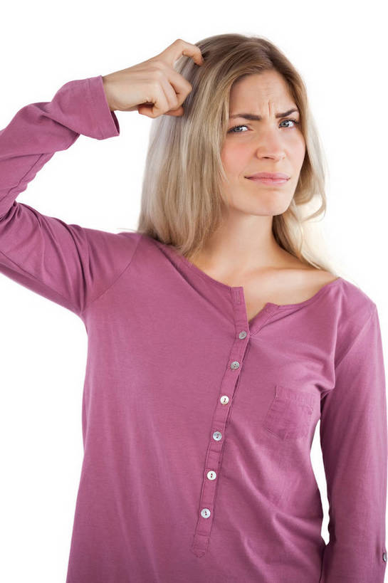 西方人,一个人,站,竖图,室内,白天,白色背景,正面,欧洲,欧洲人,仅一个年轻女性,仅一个女性,仅一个人,抱头,服装,注视,休闲装,衣服,紫色,观察,看,站着,休闲,休闲服,摄影,服饰,影棚,观看,疑惑,察看,关注,捧首,捧头,迷惑,年轻女性,女人,女性,白种人,站立,半身,彩图,影棚拍摄,拍摄