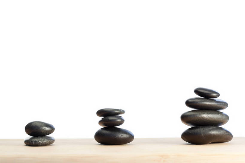 无人,横图,室内,特写,白天,白色背景,正面,按摩,美容,石头,静物,一排,许多,护肤,整齐,石子,很多,排列,黑色,保养,享受,休闲,鹅卵石,放松,保健,摄影,影棚,堆,队列,按摩石,养颜,热石疗法,石块,彩图,影棚拍摄,拍摄