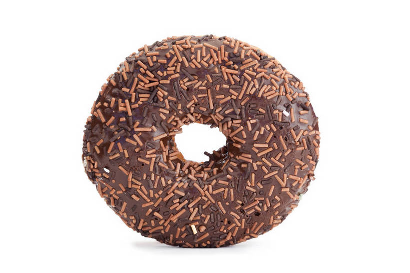 点心,面包,无人,横图,室内,特写,白天,白色背景,正面,装饰,食品,面点,褐色,食物,糕点,一个,巧克力,甜甜圈,摄影,影棚,单个,朱古力,华丽,修饰,点缀,衬托,美观,雅致,雅观,七彩米,多纳滋面包,唐纳滋,七彩糖针,巧克力针,朱古力针,面包圈,彩图,影棚拍摄,拍摄