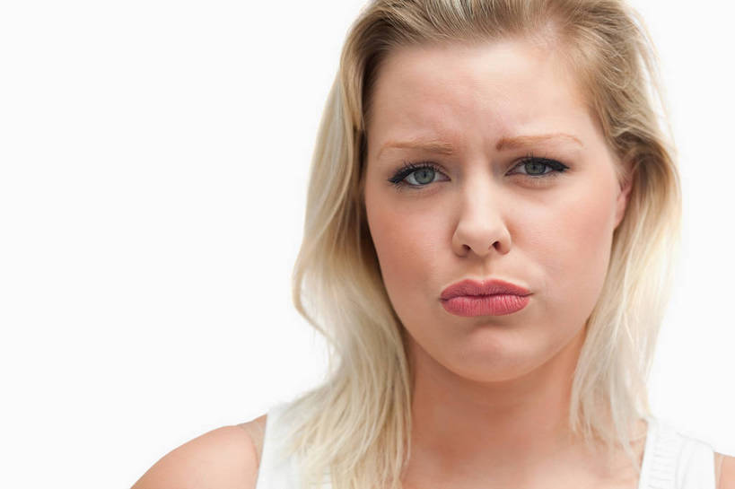 西方人,脸,头,嘴,脸颊,脖子,一个人,横图,室内,特写,白天,白色背景,正面,失败,欧洲,欧洲人,仅一个年轻女性,仅一个女性,仅一个人,服装,沮丧,背心,注视,肩膀,衣服,白色,嘟嘴,观察,看,难受,撅嘴,无奈,摄影,服饰,影棚,观看,失望,悲伤,察看,伤心,难过,衣着,穿着,关注,失落,颓废,挫败,受挫,落败,落空,错过,失足,失意,失策,失算,颓丧,衰颓,悲哀,懊丧,颓靡,气馁,丧气,衣饰,败北,挫折,失利,年轻女性,女人,女性,白种人,头部,脖,颈,颈部,脸部,脸蛋,面部,嘴巴,嘴唇,半身,彩图,影棚拍摄,拍摄