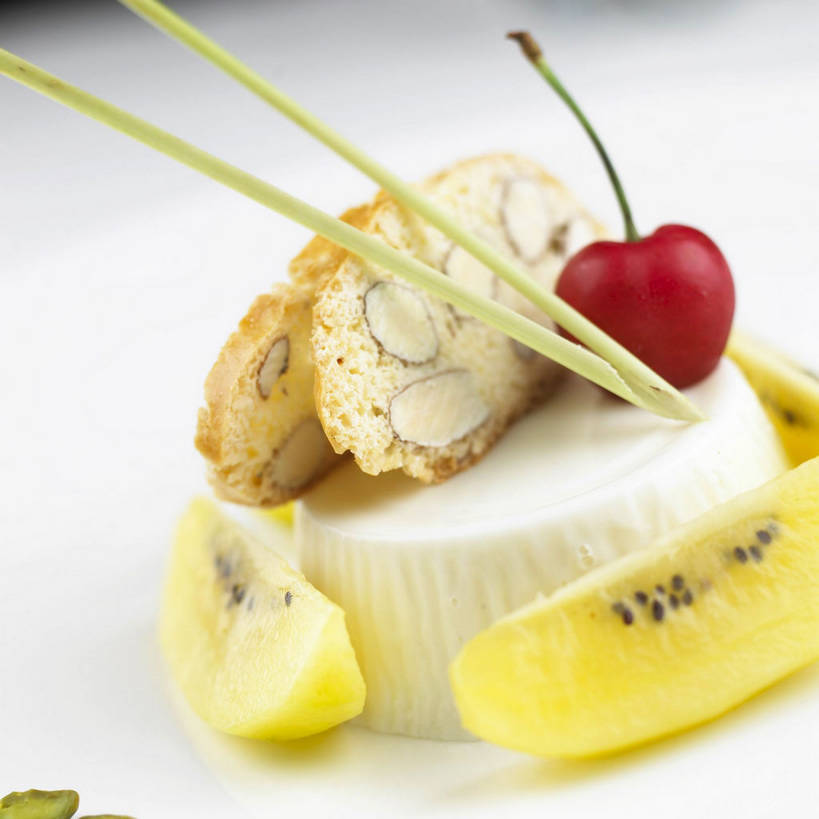 点心,无人,方图,俯视,室内,特写,白天,餐桌,桌子,猕猴桃,樱桃,餐具,水果,切开,阴影,新鲜,反射,碟子,盘,影子,生食,食品,布丁,甜点,甜品,果实,食物,一个,黄色,红色,白色,盘子,碟,饼干,果冻,甜食,零食,切,有机食品,绿色食品,单个,餐台,剖面,啫喱,切面,樱珠,莺桃,英桃,楔桃,奇异果,牛桃,猕猴梨,荆桃,彩图,高角度拍摄,黄金奇异果,金猕猴桃,shjb1