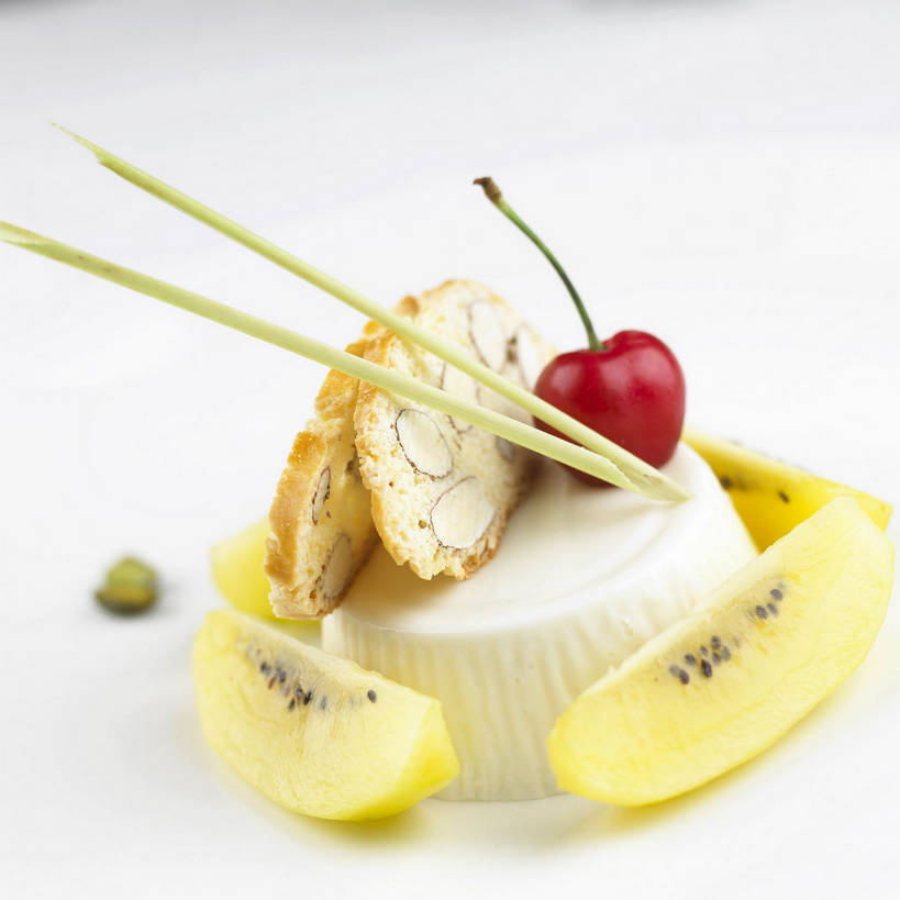 点心,无人,方图,俯视,室内,特写,白天,餐桌,桌子,猕猴桃,樱桃,餐具,水果,切开,阴影,新鲜,反射,碟子,盘,影子,生食,食品,布丁,甜点,甜品,果实,食物,一个,黄色,红色,白色,盘子,碟,饼干,果冻,甜食,零食,切,有机食品,绿色食品,单个,餐台,剖面,啫喱,切面,樱珠,莺桃,英桃,楔桃,奇异果,牛桃,猕猴梨,荆桃,彩图,高角度拍摄,黄金奇异果,金猕猴桃,shjb1