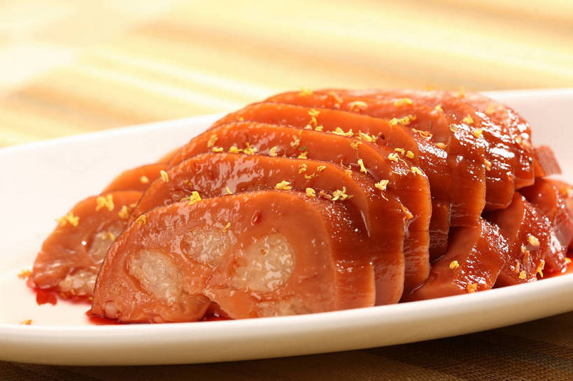 无人,横图,俯视,室内,特写,白天,烹饪,中餐,餐桌,桌子,桂花,餐具,一排,切开,阴影,朦胧,模糊,新鲜,整齐,反射,碟子,盘,影子,料理,食品,藕,菜肴,美食,食物,排列,一个,红色,白色,盘子,碟,切,中式,佳肴,有机食品,绿色食品,单个,餐台,中华料理,草本,队列,剖面,香叶,切面,丹桂,木樨,木犀,莲藕,彩图,高角度拍摄,桂花糖莲藕,桂花糖藕,浙江菜,菜藕,光旁,果藕,荷藕,湖藕,藕节,水鞭蓉,shjb1