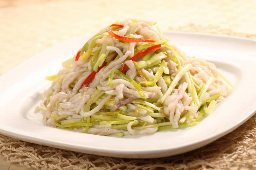 无人,横图,俯视,室内,特写,白天,烹饪,中餐,餐桌,桌子,蔬菜,餐具,一堆,许多,阴影,堆叠,堆积,朦胧,模糊,新鲜,反射,碟子,盘,影子,韭菜,炒菜,肉,料理,食品,很多,肉丝,菜肴,美食,肉类,食物,一个,白色,盘子,碟,中式,佳肴,有机食品,绿色食品,单个,餐台,中华料理,堆,韭黄,肉食,起阳草,韭,山韭,长生韭,彩图,高角度拍摄,黄韭,shjb1,韭黄炒肉丝