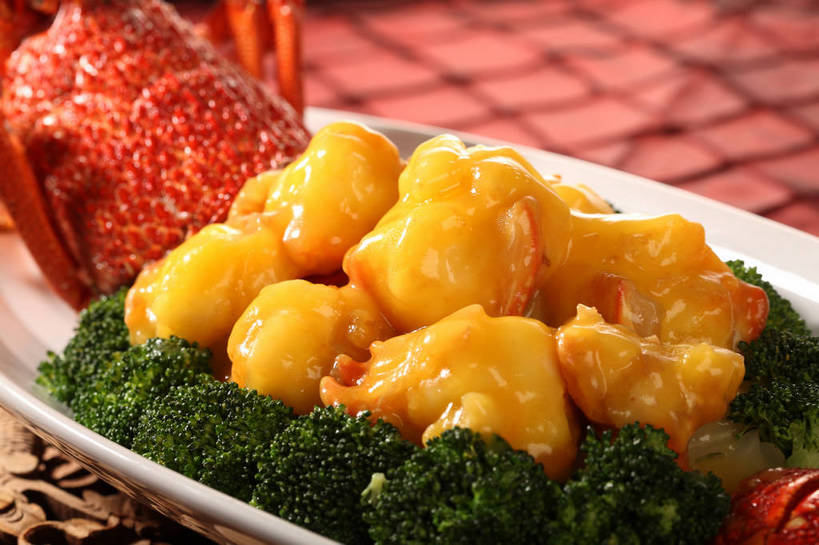 海鲜,龙虾,无人,横图,俯视,室内,特写,白天,烹饪,中餐,餐桌,桌子,蔬菜,餐具,木雕,雕塑,阴影,新鲜,艺术,装饰,反射,布料,雕刻,雕像,碟子,盘,影子,西兰花,肉,虾,料理,食品,布纹,水产,菜肴,美食,肉类,海洋生物,桌布,食物,一个,黄色,红色,绿色,白色,盘子,餐巾,工艺品,碟,台布,橙色,中式,佳肴,有机食品,绿色食品,单个,餐台,纪念,中华料理,虾肉,美术,水生动物,主题,海产品,水生物,陈列,澳洲龙虾,肉食,海底动物,澳洲大龙虾,功能,美学,甘蓝花,餐桌布,彩图,高角度拍摄,绿菜花,绿花菜,青花菜,蔬菜皇冠,澳龙,shjb1