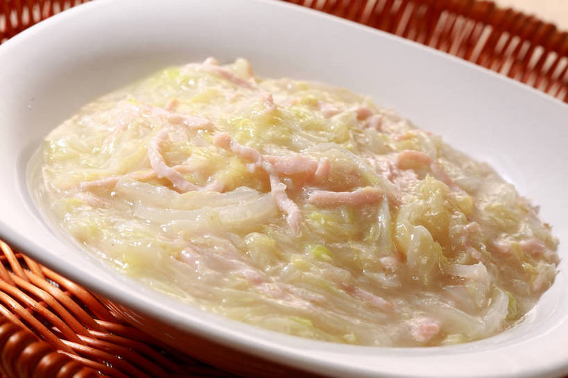 无人,交叉,横图,俯视,室内,特写,白天,烹饪,中餐,餐桌,桌子,竹子,蔬菜,阴影,竹制,新鲜,编织,反射,篮子,影子,陶瓷,大白菜,肉,料理,食品,陶瓷制品,白菜,肉丝,菜肴,美食,肉类,食物,两个,白色,容器,竹篮,碗,中式,佳肴,有机食品,绿色食品,餐台,中华料理,储藏,竹条,交织,竹制品,储存,肉食,结球白菜,穿插,胶菜,彩图,高角度拍摄,黄芽白,贮存,shjb1,白菜肉丝