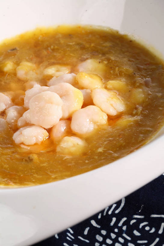 内脏,无人,竖图,俯视,室内,特写,白天,烹饪,中餐,餐桌,桌子,一堆,许多,阴影,堆叠,堆积,反射,影子,陶瓷,浓汤,肉,汤,虾仁,料理,食品,陶瓷制品,很多,蟹肉,羹,菜肴,美食,肉类,食物,一个,黄色,白色,容器,碗,中式,佳肴,单个,餐台,中华料理,储藏,堆,虾肉,储存,肉食,蟹黄,彩图,高角度拍摄,贮存,shjb1,蟹黄羹