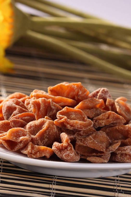 无人,竖图,俯视,室内,特写,白天,餐桌,桌子,餐具,一堆,许多,阴影,堆叠,堆积,朦胧,模糊,盛开,反射,科学,碟子,盘,影子,食品,茎,很多,花蕾,花,花瓣,花朵,鲜花,食物,腌制,一个,黄色,白色,盘子,碟,甜食,花苞,花蕊,橙色,蜜饯,单个,餐台,堆,生物学,果脯,自然科学,博物学,生物科学,彩图,高角度拍摄,植物器官,shjb1