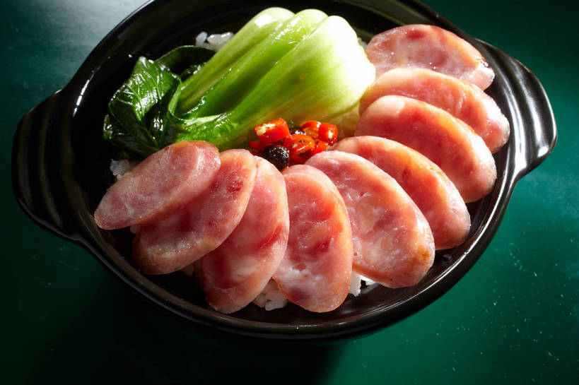 米饭,无人,横图,俯视,室内,特写,白天,烹饪,中餐,餐桌,桌子,辣椒,蔬菜,一排,许多,绿色背景,新鲜,整齐,并列,并排,陶瓷,青菜,调味,肉,香肠,香料,佐料,料理,食品,陶瓷制品,腊肠,饭,调味品,很多,调味料,猪肉,菜肴,美食,肉类,食物,排列,一个,红色,容器,碗,中式,摄影,佳肴,有机食品,绿色食品,影棚,单个,餐台,中华料理,储藏,五谷,配料,储存,队列,摄影棚,小白菜,豆豉,平行,肉食,辣角,红海椒,大椒,辣虎,广椒,豚肉,作料,不结球白菜,广东菜,粤菜,辣子,红辣椒,海椒,番椒,彩图,高角度拍摄,影棚拍摄,拍摄,煲仔饭,瓦煲饭,贮存,shjb1,腊味煲仔饭