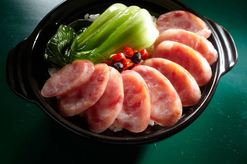 米饭,无人,横图,俯视,室内,特写,白天,烹饪,中餐,餐桌,桌子,辣椒,蔬菜,一排,许多,绿色背景,新鲜,整齐,并列,并排,陶瓷,青菜,调味,肉,香肠,香料,佐料,料理,食品,陶瓷制品,腊肠,饭,调味品,很多,调味料,猪肉,菜肴,美食,肉类,食物,排列,一个,红色,容器,碗,中式,摄影,佳肴,有机食品,绿色食品,影棚,单个,餐台,中华料理,储藏,五谷,配料,储存,队列,摄影棚,小白菜,豆豉,平行,肉食,辣角,红海椒,大椒,辣虎,广椒,豚肉,作料,不结球白菜,广东菜,粤菜,辣子,红辣椒,海椒,番椒,彩图,高角度拍摄,影棚拍摄,拍摄,煲仔饭,瓦煲饭,贮存,shjb1,腊味煲仔饭