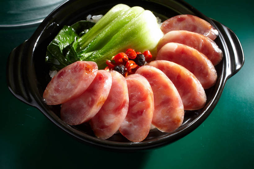 米饭,无人,横图,俯视,室内,特写,白天,烹饪,中餐,餐桌,桌子,辣椒,蔬菜,一排,许多,绿色背景,新鲜,整齐,并列,并排,陶瓷,青菜,调味,肉,香肠,香料,佐料,料理,食品,陶瓷制品,腊肠,饭,调味品,很多,调味料,猪肉,菜肴,美食,肉类,食物,排列,一个,红色,容器,碗,中式,摄影,佳肴,有机食品,绿色食品,影棚,单个,餐台,中华料理,储藏,五谷,配料,储存,队列,摄影棚,小白菜,豆豉,平行,肉食,辣角,红海椒,大椒,辣虎,广椒,豚肉,作料,不结球白菜,广东菜,粤菜,辣子,红辣椒,海椒,番椒,彩图,高角度拍摄,影棚拍摄,拍摄,煲仔饭,瓦煲饭,贮存,shjb1,腊味煲仔饭