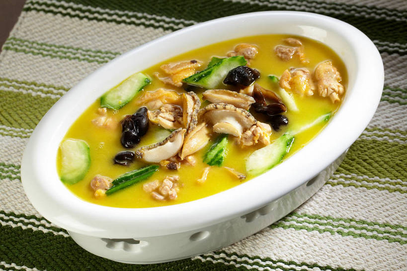 海鲜,无人,横图,俯视,室内,特写,白天,烹饪,中餐,餐桌,桌子,黄瓜,条纹,朦胧,模糊,布料,陶瓷,菌菇,汤,料理,食品,陶瓷制品,牡蛎,菌类,布纹,水产,木耳,菜肴,美食,海洋生物,桌布,食物,一个,绿色,白色,餐巾,容器,台布,碗,中式,食用菌,佳肴,单个,餐台,中华料理,储藏,生蚝,黑木耳,真菌,储存,水生动物,海产品,海鲜汤,水生物,海底动物,光木耳,羹汤,青瓜,胡瓜,餐桌布,彩图,高角度拍摄,贮存,shjb1,牡蛎汤