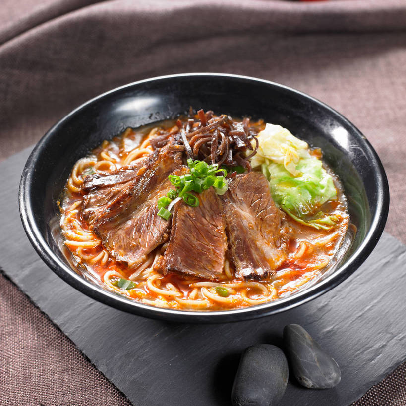 面食,面条,无人,横图,俯视,室内,特写,白天,烹饪,中餐,石头,餐桌,桌子,蔬菜,椰菜,卷心菜,一堆,许多,堆叠,堆积,新鲜,布料,石子,陶瓷,葱,青葱,海带,面,肉,牛肉,料理,食品,陶瓷制品,很多,布纹,菜肴,美食,肉类,桌布,食物,一个,餐巾,容器,台布,碗,中式,鹅卵石,甘蓝,佳肴,牛肉面,有机食品,绿色食品,单个,餐台,中华料理,储藏,堆,储存,肉食,按摩石,江白菜,甘蓝菜,石块,结球甘蓝,甘兰,包心菜,餐桌布,彩图,高角度拍摄,圆白菜,贮存,牛肉拉面,shjb1