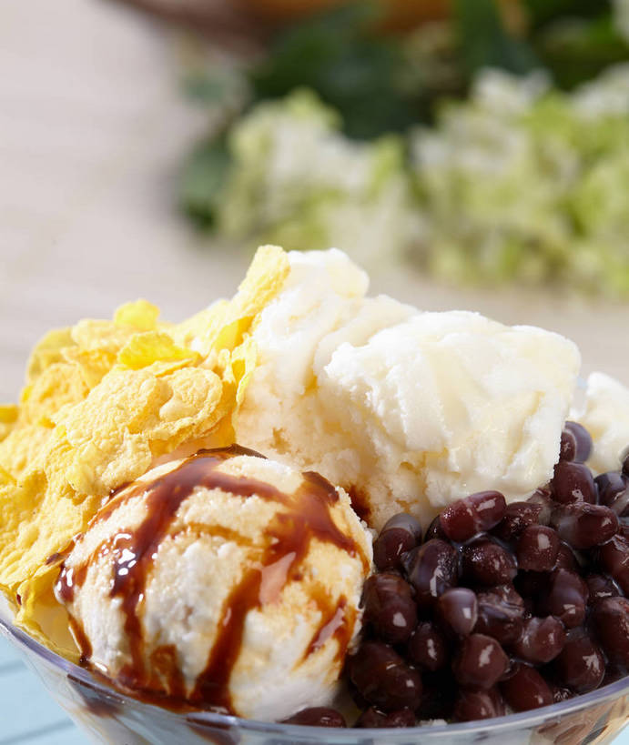 点心,无人,竖图,俯视,室内,特写,白天,植物,餐桌,桌子,芒果,豆,水果,叶子,玻璃,朦胧,模糊,新鲜,盛开,豆类,豆子,玉米片,调料,红豆,酱料,酱汁,生食,佐料,冰激凌,果实,绿叶,调味品,清凉,调味料,花蕾,酱,玻璃制品,花,花瓣,花朵,鲜花,一个,容器,碗,快餐,冷饮,零食,花苞,花蕊,舒服,嫩叶,冰淇淋,有机食品,绿色食品,单个,餐台,储藏,解暑,储存,解渴,雪糕,垃圾食品,赤豆,豆科,舒爽,冰糕,消暑,红小豆,叶,叶片,望果,蜜望,檬果,闷果,漭果,杧果,庵波罗果,彩图,高角度拍摄,芒果冰淇淋,贮存,小豆,shjb1