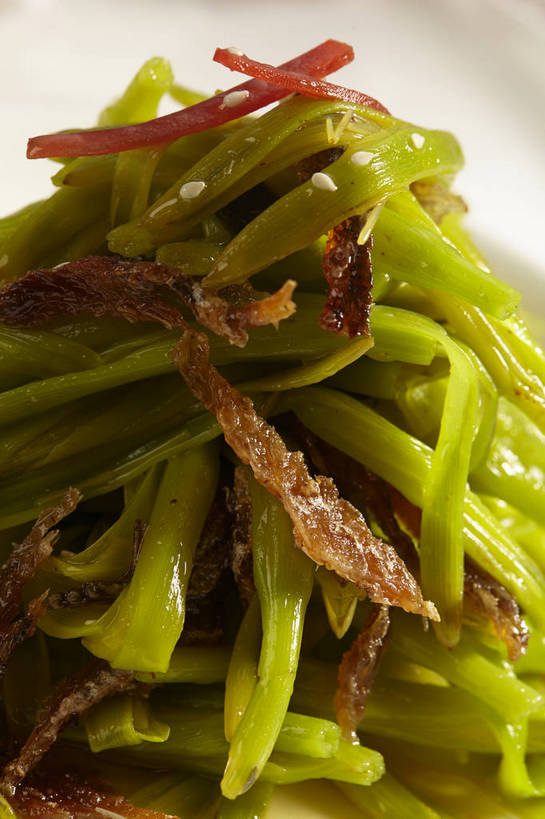 无人,竖图,俯视,室内,特写,白天,烹饪,中餐,餐桌,桌子,萱草,蔬菜,餐具,新鲜,碟子,盘,炒菜,肉,芝麻,料理,食品,菜肴,美食,肉类,食物,一个,红色,绿色,白色,盘子,碟,中式,白芝麻,佳肴,有机食品,绿色食品,单个,餐台,中华料理,肉食,脂麻,胡麻,白麻,巨胜子,疗愁,萱草花,宜男,油麻,忘忧草,金针菜,黄花菜,黄花,彩图,高角度拍摄,shjb1