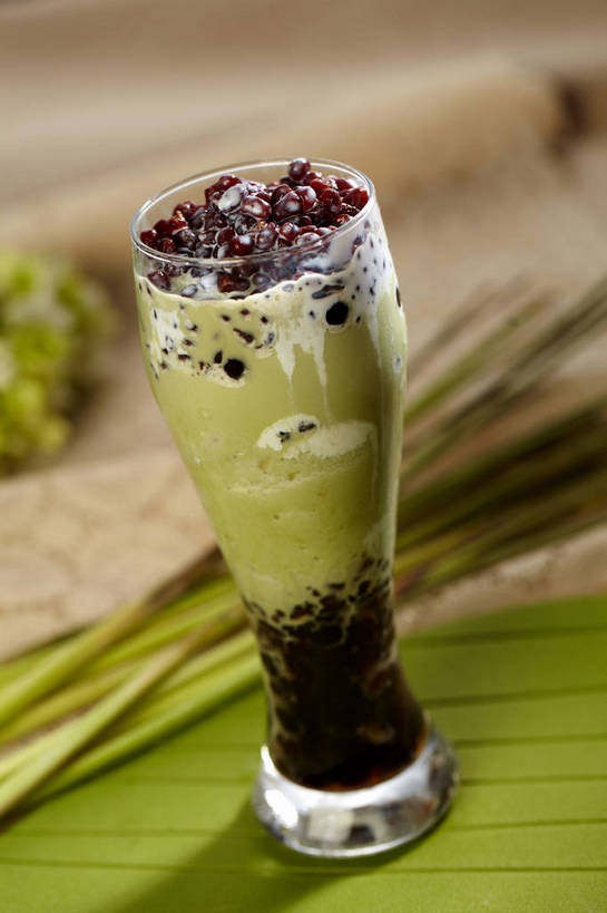 无人,竖图,俯视,室内,特写,白天,植物,餐桌,桌子,豆,杯子,叶子,一堆,许多,堆叠,堆积,朦胧,模糊,盛开,冰,豆类,豆子,红豆,绿叶,杯垫,冰沙,很多,清凉,花蕾,冷冻,玻璃制品,花,花瓣,花朵,鲜花,一个,绿色,水杯,垫子,冷饮,花苞,花蕊,舒服,嫩叶,寒冷,冷藏,单个,餐台,堆,解暑,解渴,赤豆,豆科,舒爽,消暑,红小豆,保鲜,叶,叶片,玻璃杯,彩图,高角度拍摄,沐昔,思沐昔,小豆,shjb1,红豆冰沙