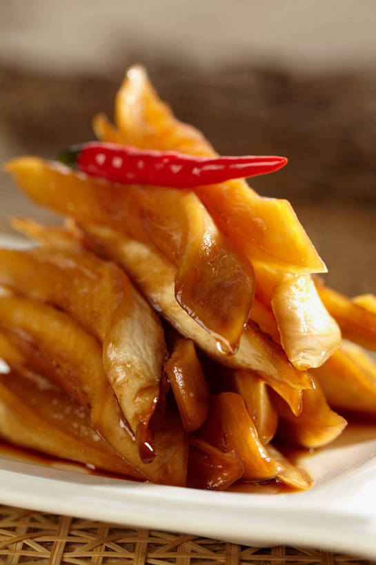 无人,竖图,俯视,室内,特写,白天,餐桌,桌子,萝卜,白萝卜,辣椒,蔬菜,餐具,朦胧,模糊,新鲜,碟子,盘,调料,酱料,酱汁,佐料,食品,调味品,调味料,酱菜,酱,食物,腌制,一个,红色,盘子,碟,有机食品,绿色食品,单个,餐台,腌渍,辣角,红海椒,大椒,辣虎,广椒,莱菔,辣子,红辣椒,海椒,番椒,彩图,高角度拍摄,酱萝卜,shjb1