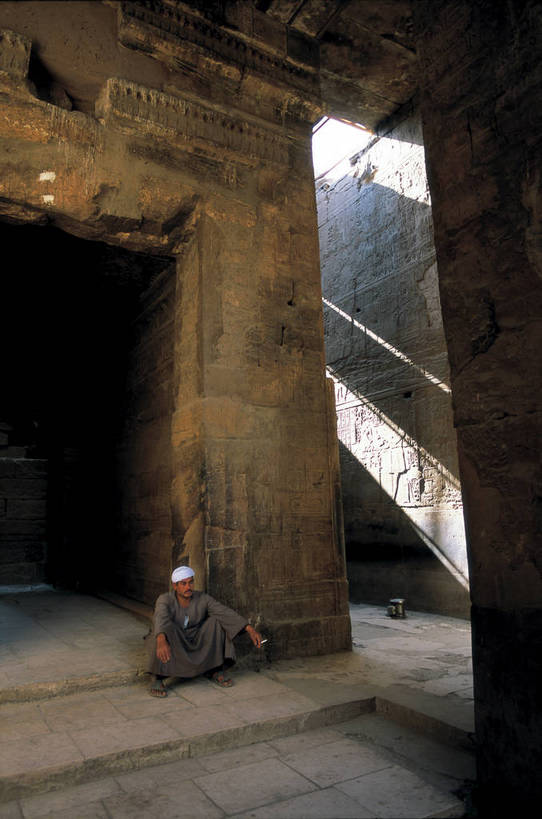 寺庙,竖图,彩色,室外,白天,旅游,度假,名胜古迹,标志建筑,地标,建筑,非洲,埃及,遗迹,雕刻,文化遗产,神庙,古迹,文化,文物,娱乐,建设,古建筑,石刻,石柱,享受,休闲,旅游胜地,放松,竖,摄影,古代建筑,矗立,文明,耸立,古文明,北非,卢克索神庙,挺立,阿非利加洲,奇迹,古埃及文明,古代文明,彩图,旅行,庙,bj174