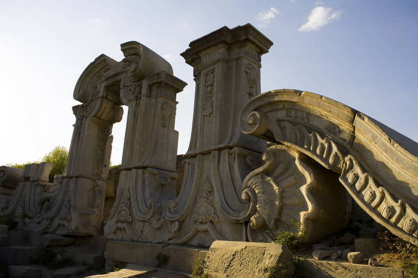 公园,横图,彩色,室外,白天,旅游,石头,建筑,北京,圆明园,中国,亚洲,清澈,遗迹,石子,亭子,文化遗产,首都,历史,遗址,废墟,建筑物,树,古代,蓝色,绿色,天空,休闲,摄影,活动,严肃,明亮,蓝,权威,中国文化,绿,东亚,海淀区,首府,中华人民共和国,北京市,京,北平,华北地区,权力,威严,权势,古远,空闲,明澈,清彻,清亮,势力,尊严,石,石块,彩图,旅行,圆明园遗址,圆明园遗址公园,传统文化,bj174