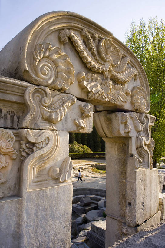 公园,竖图,彩色,室外,白天,旅游,石头,建筑,北京,圆明园,中国,亚洲,清澈,遗迹,石子,亭子,文化遗产,首都,历史,遗址,废墟,建筑物,树,古代,蓝色,绿色,天空,休闲,竖,摄影,活动,严肃,明亮,蓝,权威,中国文化,绿,东亚,海淀区,首府,中华人民共和国,北京市,京,北平,华北地区,权力,威严,权势,古远,空闲,明澈,清彻,清亮,势力,尊严,石,石块,彩图,旅行,圆明园遗址,圆明园遗址公园,传统文化,bj174