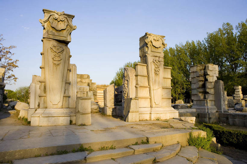 公园,横图,彩色,室外,白天,旅游,石头,建筑,北京,圆明园,中国,亚洲,清澈,遗迹,石子,亭子,文化遗产,首都,历史,遗址,废墟,建筑物,树,古代,蓝色,绿色,天空,休闲,摄影,活动,严肃,明亮,蓝,权威,中国文化,绿,东亚,海淀区,首府,中华人民共和国,北京市,京,北平,华北地区,权力,威严,权势,古远,空闲,明澈,清彻,清亮,势力,尊严,石,石块,彩图,旅行,圆明园遗址,圆明园遗址公园,传统文化,bj174