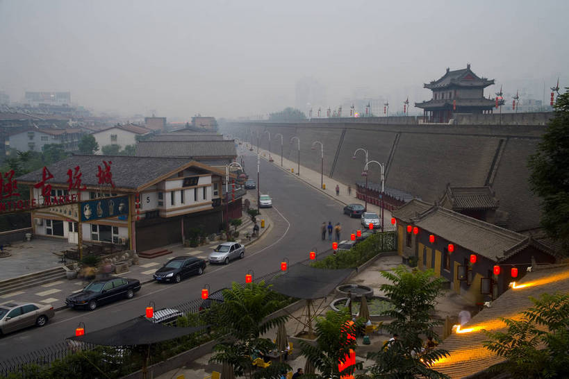 横图,彩色,室外,白天,旅游,安全,城市,建筑,西安,中国,亚洲,风俗,破旧,陈旧,民俗,墙,文化遗产,黄包车,防护,历史,城墙,建筑物,古代,人力车,摄影,城,固定,残破,中国文化,东亚,结实,陕西,中华人民共和国,安稳,牢固,可靠,古远,古代文明,巩固,坚固,牢靠,彩图,旅行,传统文化,bj174
