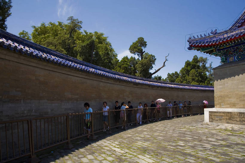 天坛,宫殿,横图,彩色,室外,白天,旅游,度假,建材,石头,名胜古迹,标志建筑,地标,建筑,雕塑,北京,中国,亚洲,遗迹,艺术,装饰,龙,雕刻,雕像,瓦片,屋顶,文化遗产,走廊,瓦,古迹,文物,娱乐,建设,古建筑,墙壁,红色,蓝色,绿色,工艺品,享受,休闲,旅游胜地,放松,摄影,建造,琉璃瓦,纪念,五颜六色,美术,色彩斑斓,祭祀,中国文化,主题,五彩缤纷,陈列,建筑材料,古文明,东亚,屋瓦,中华人民共和国,功能,美学,五彩斑斓,五光十色,彩图,旅行,目的地,屋面瓦,bj174