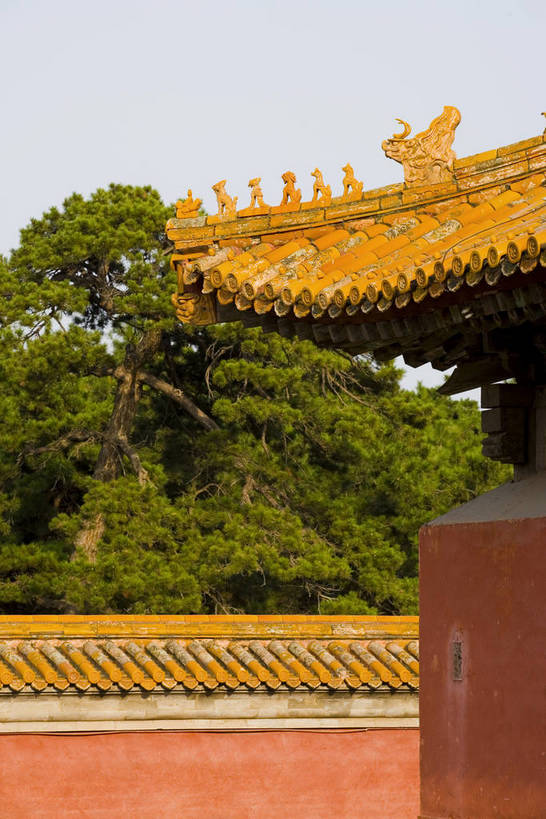 横图,竖图,彩色,旅游,度假,名胜古迹,标志建筑,地标,建筑,中国,亚洲,遗迹,神兽,瓦片,屋顶,文化遗产,瓦,古迹,文物,娱乐,建设,古建筑,墙壁,黄色,红色,享受,休闲,旅游胜地,放松,摄影,琉璃瓦,古代建筑,中国文化,古文明,东亚,中华人民共和国,河北省,橙,彩图,旅行,目的地,传统文化,清西陵,飞檐,bj174