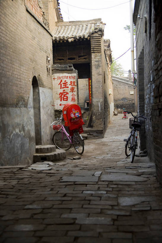 竖图,彩色,室外,白天,旅游,门,胡同,建筑,平遥,中国,亚洲,瓦片,庭院,屋顶,历史,民居,墙壁,古代,摄影,东亚,山西省,中华人民共和国,古远,彩图,旅行,目的地,平遥古城,bj174