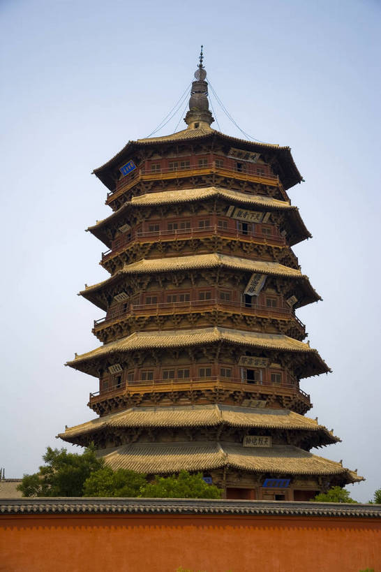 竖图,彩色,室外,白天,旅游,度假,名胜古迹,标志建筑,地标,建筑,中国,亚洲,遗迹,木制,瓦片,屋顶,文化遗产,塔,古迹,历史,文物,娱乐,建设,古建筑,墙壁,古代,木制品,享受,休闲,旅游胜地,放松,摄影,古代建筑,中国文化,古文明,东亚,山西省,中华人民共和国,古远,应县,彩图,旅行,目的地,bj174