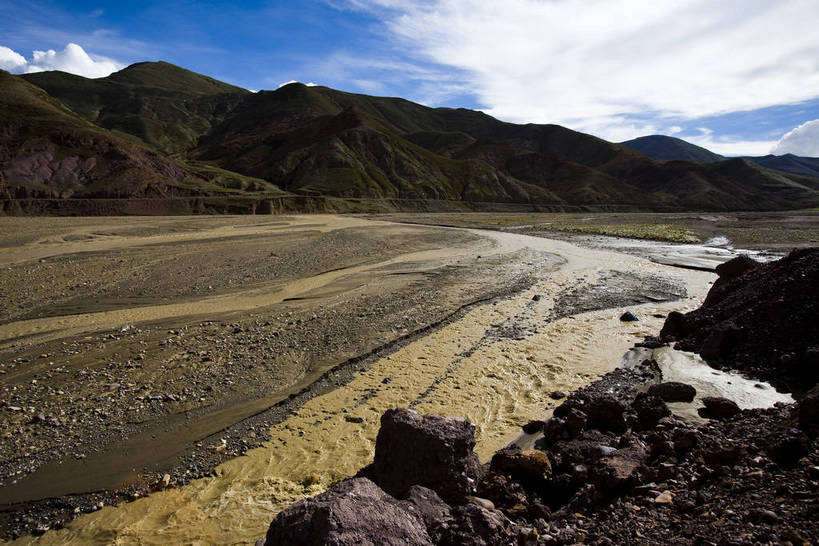 横图,室外,白天,草地,草坪,河流,石头,植物,中国,亚洲,清澈,云,云朵,山峦,云彩,西藏,草,树木,蓝色,绿色,白云,蓝天,天空,自然,天,旅游胜地,摄影,晴朗,泥泞,东亚,中华人民共和国,明澈,清彻,清亮,岩石,晴空,彩图,积云,草甸,bj174