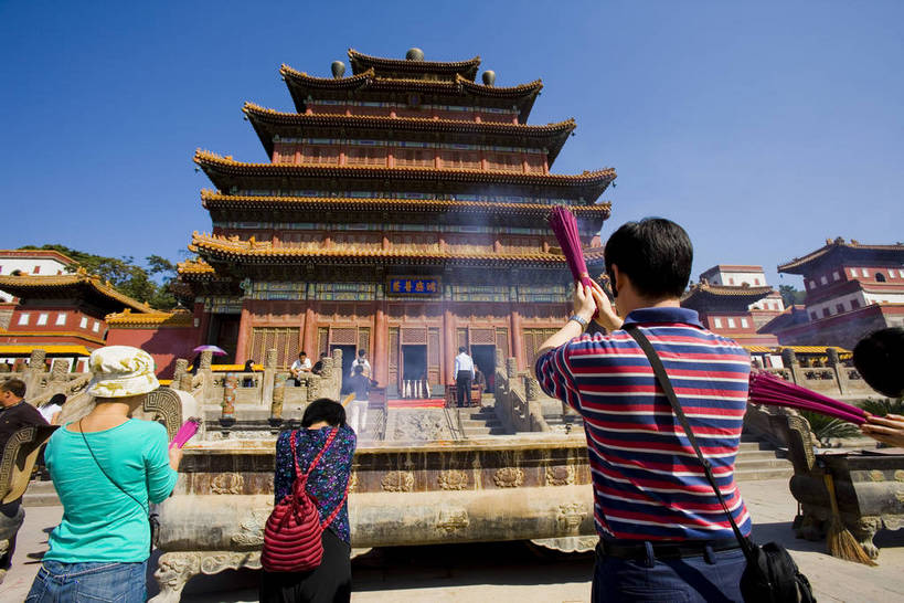 横图,名胜古迹,建筑,蜡烛,中国,亚洲,朝拜,局部,风俗,节日,地砖,香炉,房屋,烟雾,燃烧,祝福,历史,文化,传统,佛香,古代,虔诚,香火,香烛,祈祷,祈福,健康,旅游胜地,精神,许愿,摄影,宗教,佛教,信仰,烧香,纪念,祈求,祷告,东亚,喇嘛,佛陀,藏传佛教,中华人民共和国,河北省,承德,古远,制度,平安,彩图,庙,普宁寺,bj174