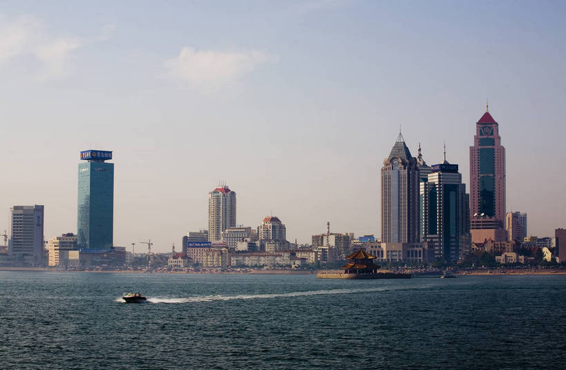 高楼大厦,横图,室外,白天,旅游,度假,城市风光,城市,建筑,摩天大楼,青岛,中国,亚洲,雕像,快艇,娱乐,现代,山东,现代化,享受,休闲,旅游胜地,摩天大厦,放松,摄影,东亚,中华人民共和国,发达,海,彩图,海滨城市,bj174