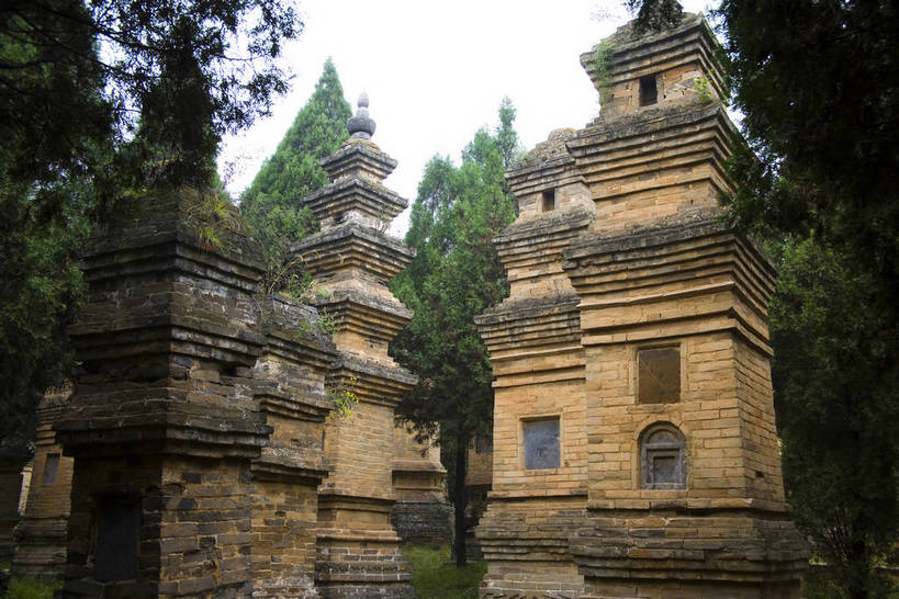 寺庙,横图,彩色,室外,白天,旅游,度假,武术,名胜古迹,标志建筑,地标,建筑,少林寺,嵩山,中国,亚洲,风俗,遗迹,文化遗产,塔,古迹,历史,文物,娱乐,建设,传统,古建筑,建筑物,古代,享受,休闲,旅游胜地,放松,精神,摄影,文明,古文明,东亚,中华人民共和国,河南,古远,塔林,古代文明,制度,彩图,旅行,庙,寺,少林,建筑结构,bj174