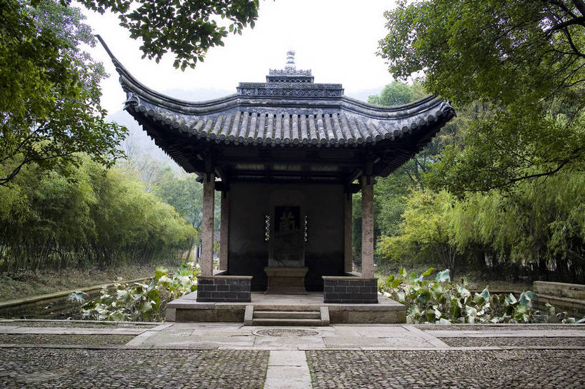 横图,彩色,室外,特写,白天,旅游,度假,名胜古迹,标志建筑,地标,建筑,中国,局部,遗迹,书法,图片,古迹,文物,娱乐,建设,古建筑,浙江,树木,凉亭,享受,休闲,汉字,旅游胜地,放松,摄影,中国文化,古文明,东亚,绍兴,兰亭,旅行,传统文化,bj174