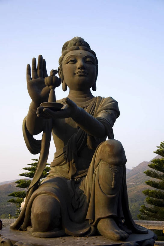 竖图,彩色,室外,白天,旅游,度假,名胜古迹,标志建筑,地标,建筑,雕塑,香港,中国,亚洲,行人,游客,游人,遗迹,雕像,佛像,塑像,图片,古迹,文物,娱乐,建设,古建筑,历史建筑,大佛,路人,旅客,享受,休闲,旅游胜地,放松,竖,摄影,参观,古文明,东亚,大屿山,天坛大佛,中华人民共和国,繁荣,发达,宝莲禅寺,过客,旅游者,彩图,旅行,bj174