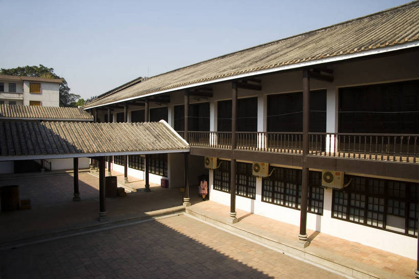 学校,横图,彩色,室外,白天,旅游,度假,美景,城市风光,标志建筑,城市,地标,建筑,广州,中国,亚洲,风俗,艺术,著名,景观,建筑群,古典,历史,娱乐,建设,现代,传统,特色,天,享受,休闲,景色,放松,精神,摄影,经济,纪念,国民党,象征,文明,中国文化,参观,东亚,发展,广东省,中华人民共和国,广州市,民族文化,革命,勇士,繁荣,英雄,进步,发达,制度,特别,黄埔,交流,彩图,观光,旅行,国防大学,黄埔军校,军校,中华民国陆军军官学校,民国,bj174