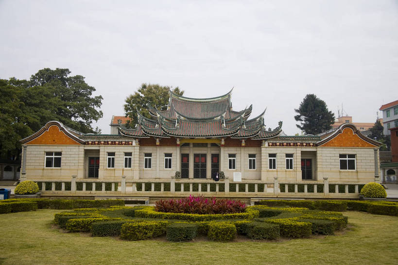人群,学校,操场,运动场,横图,彩色,室外,旅游,度假,美景,名胜古迹,树林,水,天际线,城市风光,标志建筑,城市,大厦,地标,建筑,中国,亚洲,遗迹,海边,景观,公寓,古迹,文物,娱乐,建设,现代,古建筑,厦门,现代建筑,校园,学府,特色,树,树木,白云,蓝天,海水,绿地,绿化带,天,享受,休闲,广阔,旅游胜地,景色,放松,摄影,生活方式,经济,轮廓,居住,海滨,美好,文明,特殊,参观,福建,古文明,东亚,发展,福建省,厦门市,中华人民共和国,华东地区,闽,开阔,繁荣,进步,发达,交流,彩图,观光,旅行,大学,高楼,居住区,集美大学城,bj174