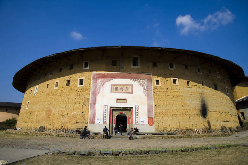 家,横图,彩色,室外,白天,旅游,度假,名胜古迹,田园,标志建筑,地标,建筑,中国,亚洲,风俗,遗迹,房屋,屋子,文化遗产,乡村,古城,古典,古迹,历史,文物,娱乐,建设,传统,古建筑,楼房,民居,少数民族,特色,住宅,古镇,古代,村庄,享受,休闲,旅游胜地,放松,精神,摄影,古代建筑,村,文明,中国文化,特殊,福建,古文明,东亚,土楼,福建省,永定县,中华人民共和国,华东地区,闽,龙岩,龙岩市,古远,流传,制度,平民,特别,旅行,房子,居住区,传统文化,永定土楼,bj174